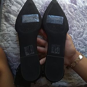 Black confy flats